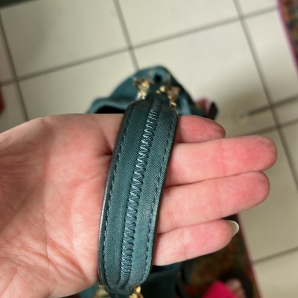 Vince Camuto  Hobo bag  large  teal green genuine leather  goldtone hardware GUC - Picture 9 of 16